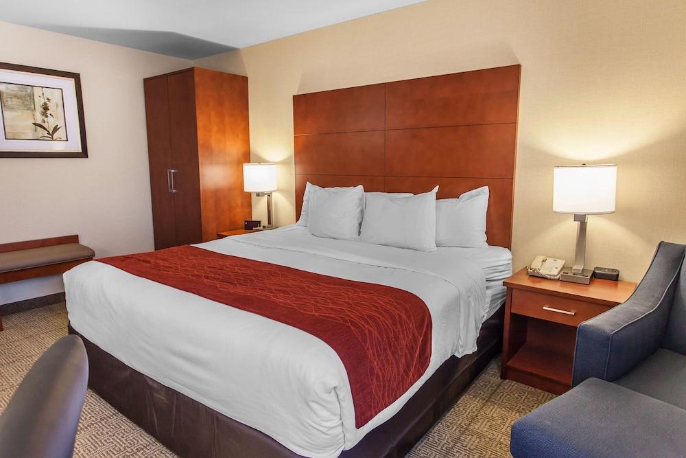 Hotel Comfort & Near Naval Air Station