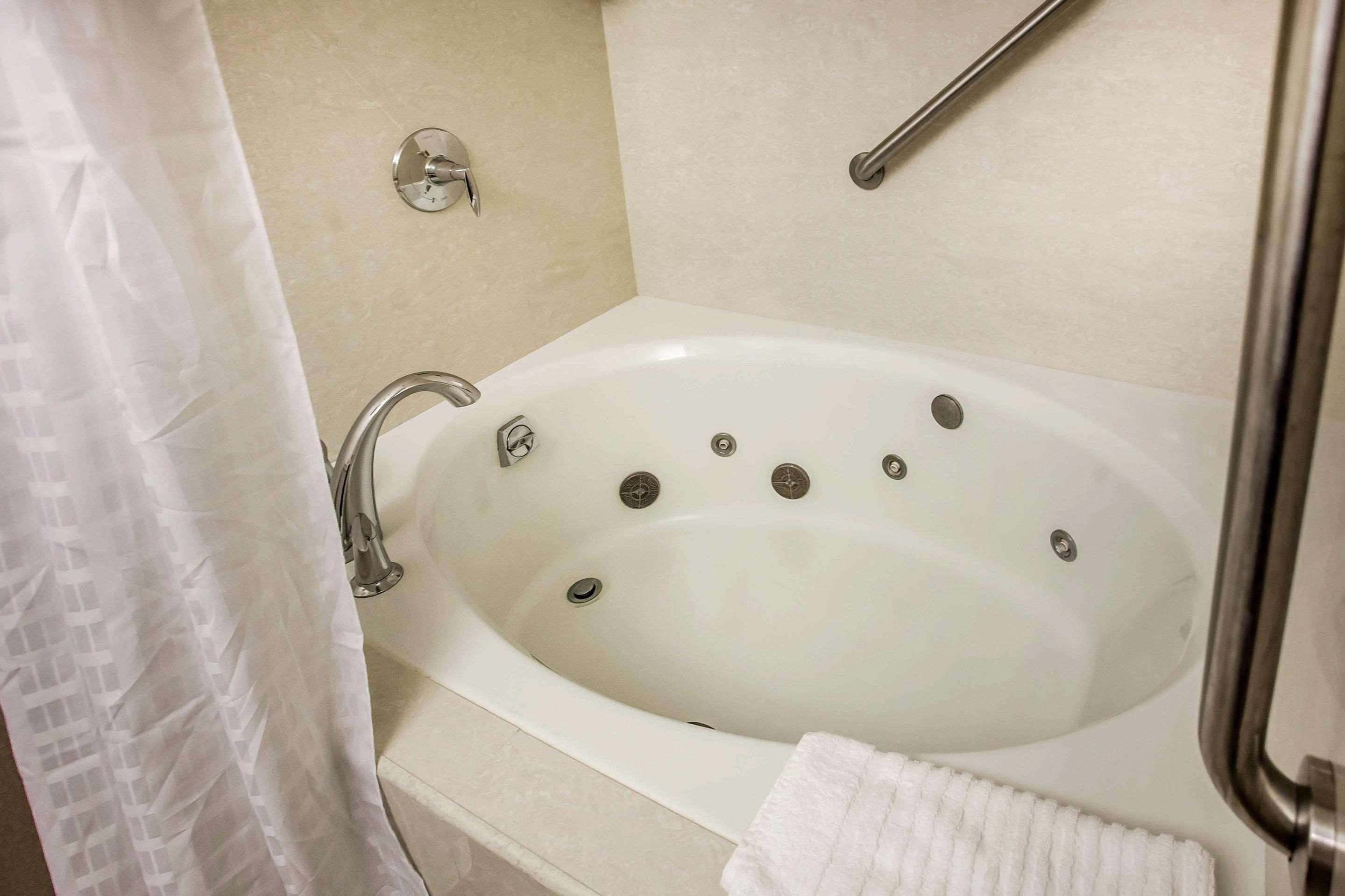 Comfort & Near Naval Air Station