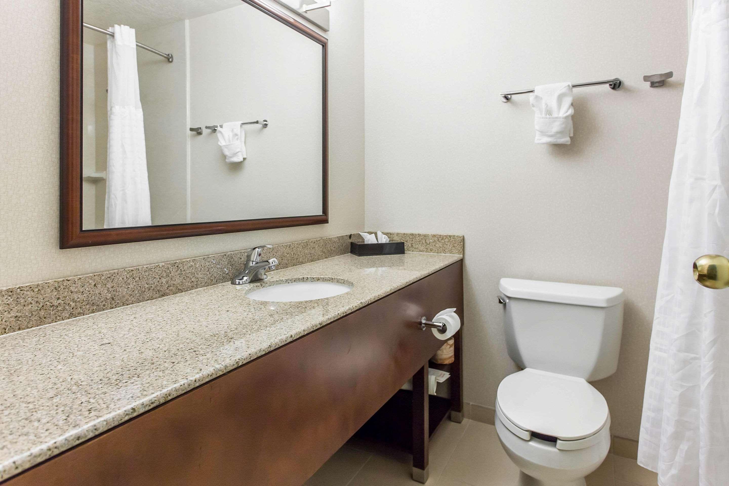Comfort & Near Naval Air Station Hotel 3*