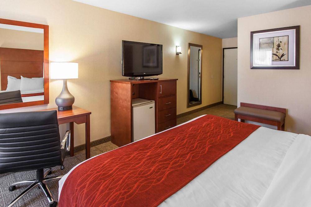 Comfort & Near Naval Air Station 3*