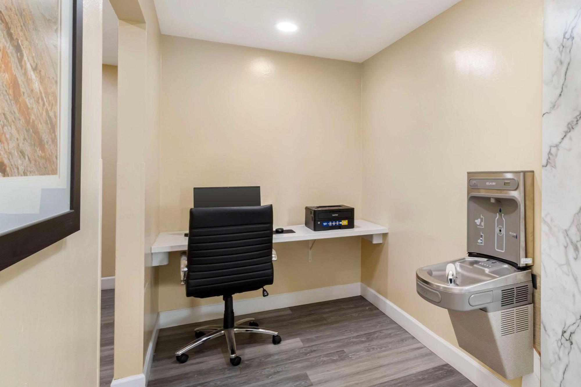 Comfort & Near Naval Air Station 3* Fallon