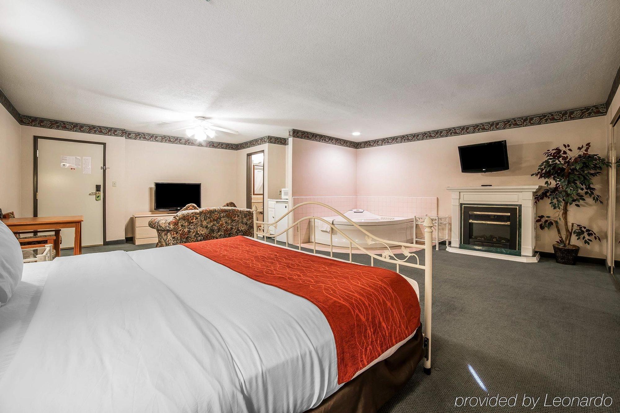 Hotel Comfort & Near Naval Air Station 3*